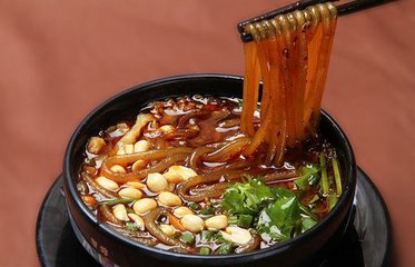成都小吃肥腸粉搭配“鍋盔”，一個鍋盔3兩肉！